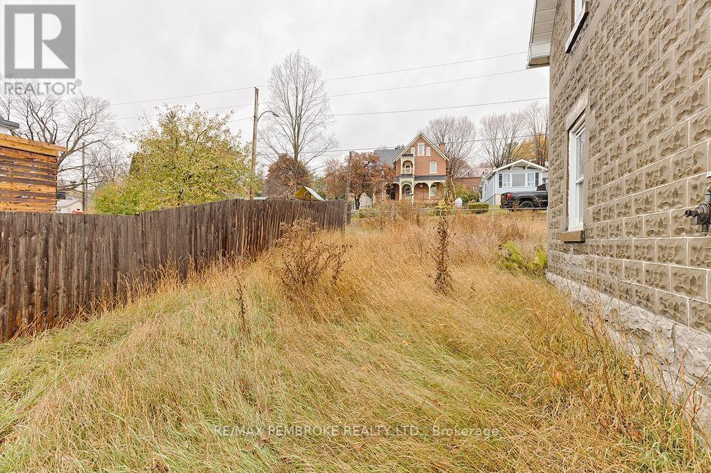 131 Bonnechere Street W, Bonnechere Valley, ON - Outdoor