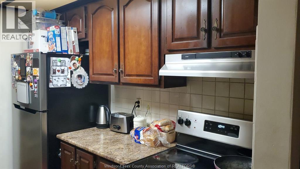 5516 Empress Street, Windsor, ON - Indoor Photo Showing Kitchen