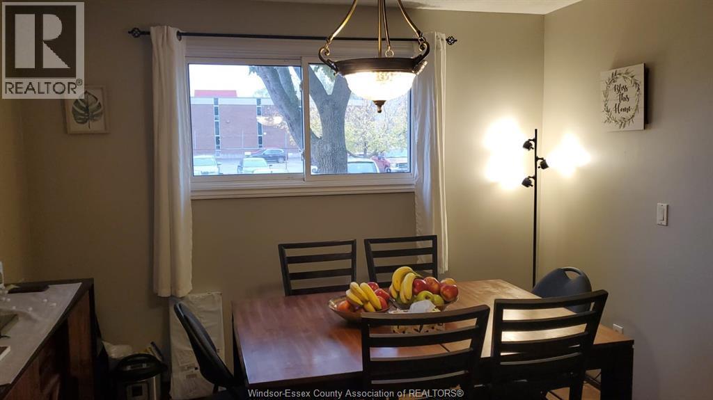 5516 Empress Street, Windsor, ON - Indoor Photo Showing Dining Room