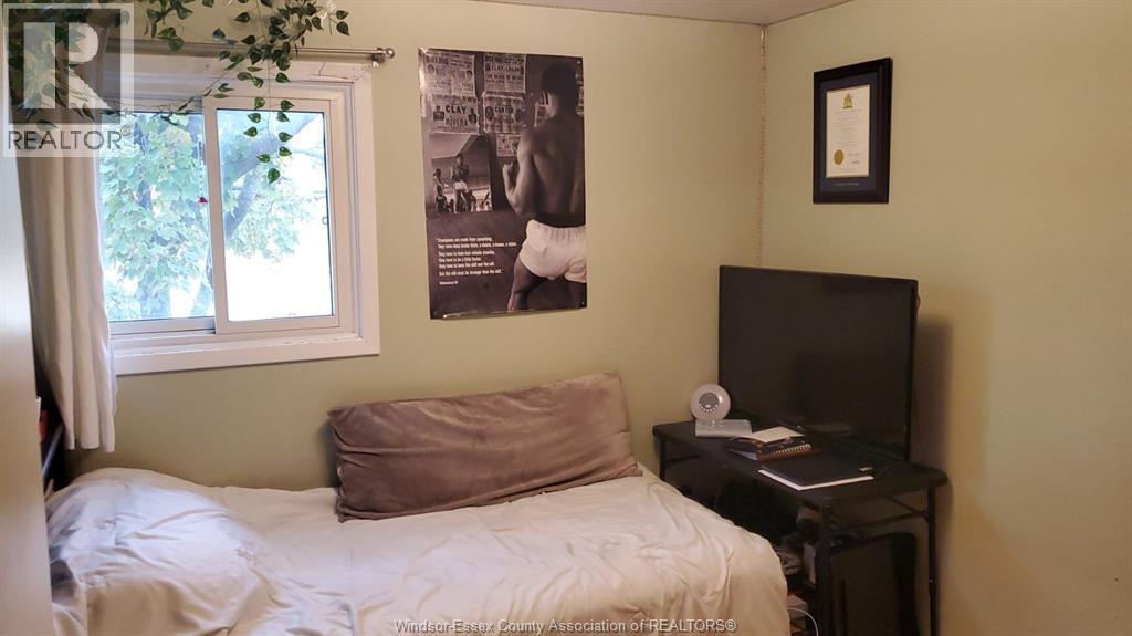 5516 Empress Street, Windsor, ON - Indoor Photo Showing Bedroom