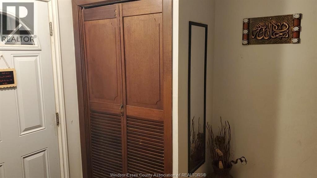 5516 Empress Street, Windsor, ON - Indoor