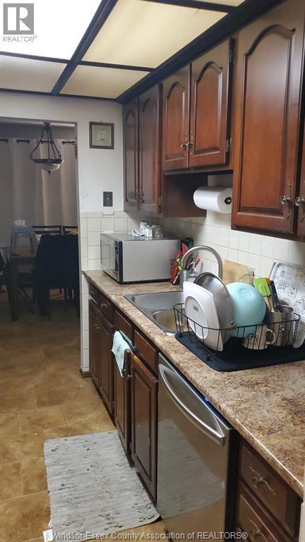 5516 Empress Street, Windsor, ON - Indoor Photo Showing Kitchen