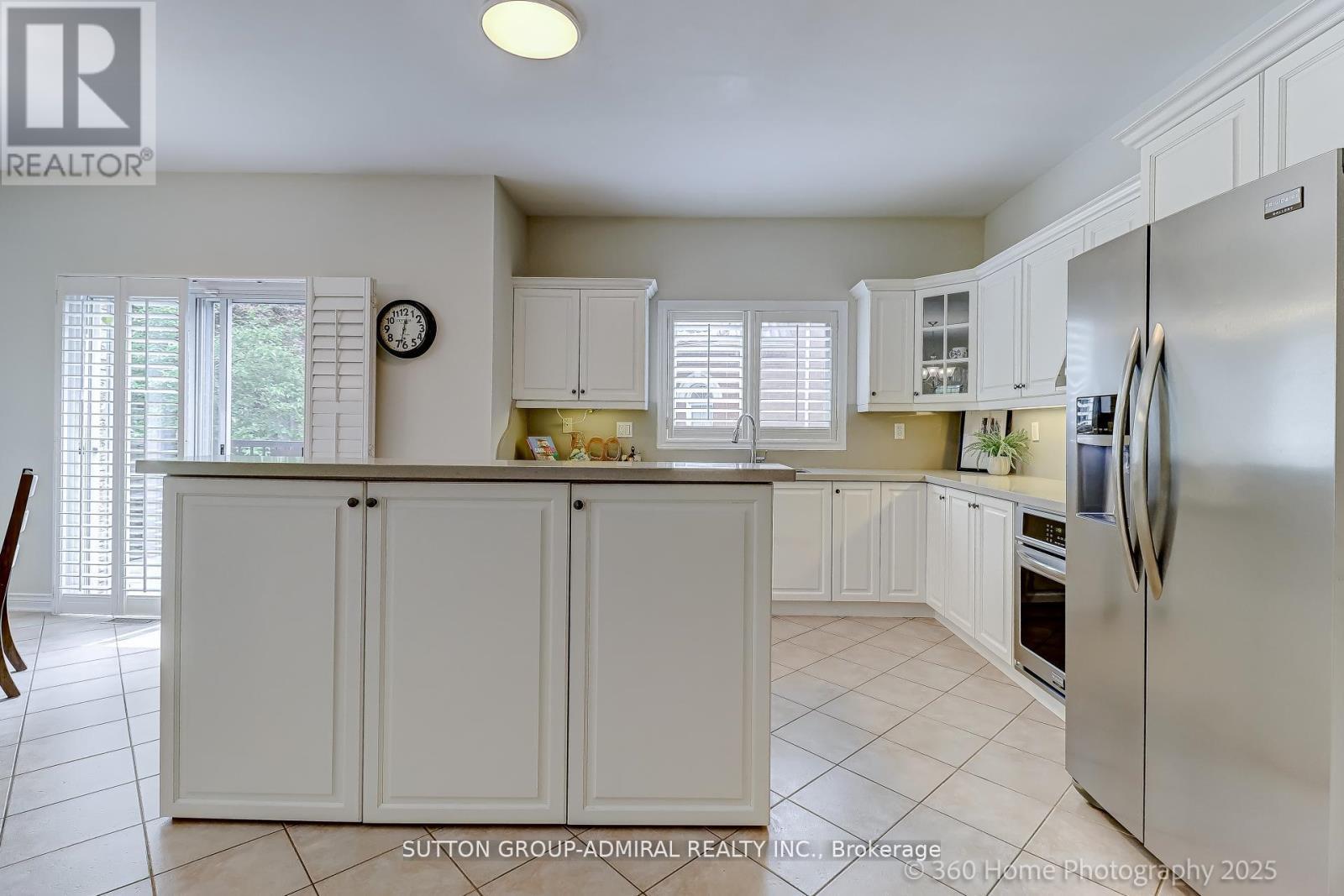 1591 Hampshire Crescent, Mississauga, ON - Indoor Photo Showing Kitchen