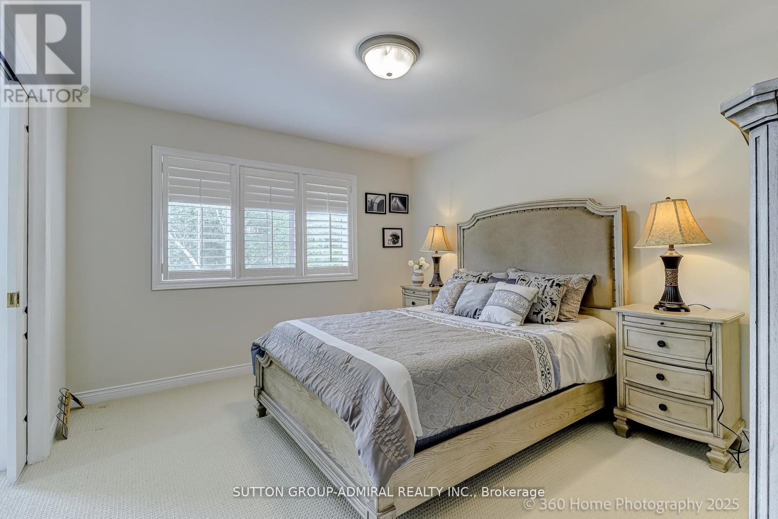 1591 Hampshire Crescent, Mississauga, ON - Indoor Photo Showing Bedroom
