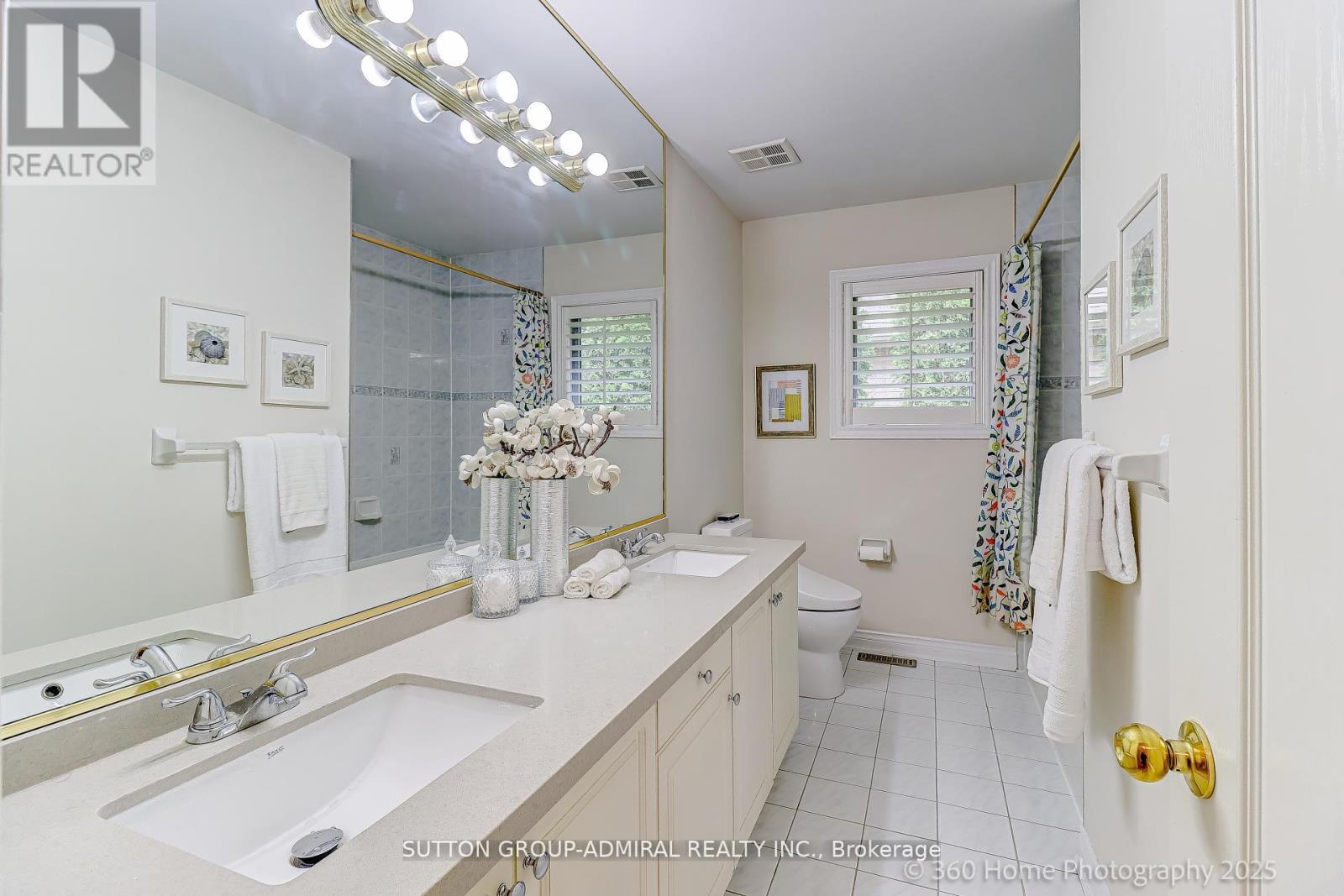 1591 Hampshire Crescent, Mississauga, ON - Indoor Photo Showing Bathroom