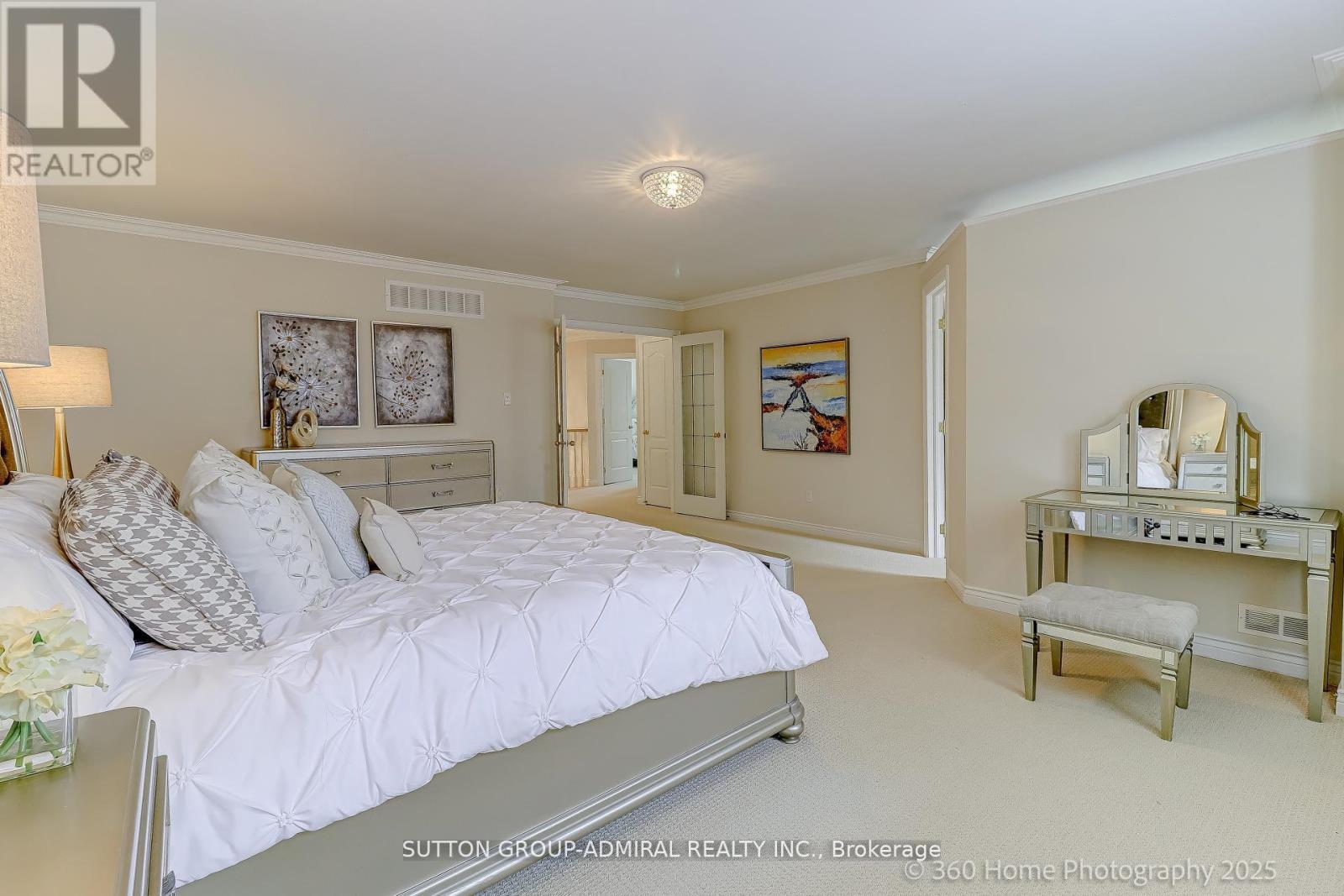 1591 Hampshire Crescent, Mississauga, ON - Indoor Photo Showing Bedroom