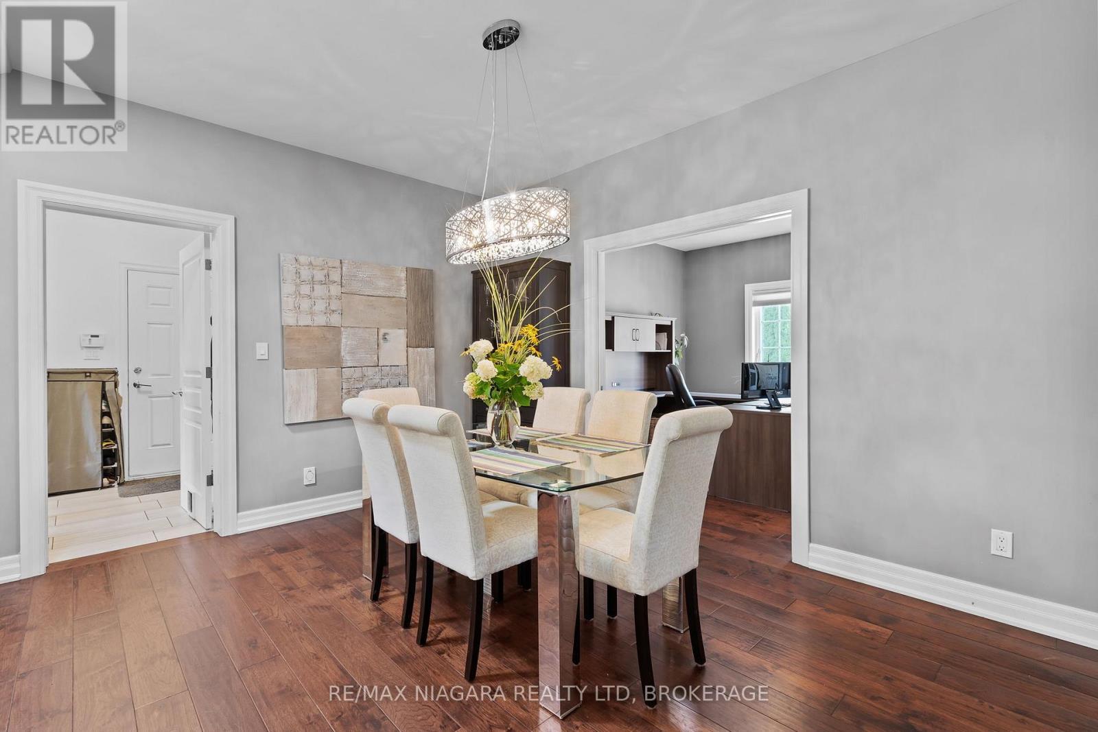 7 Parklane Crescent, St. Catharines (Glendale/Glenridge), ON - Indoor Photo Showing Dining Room
