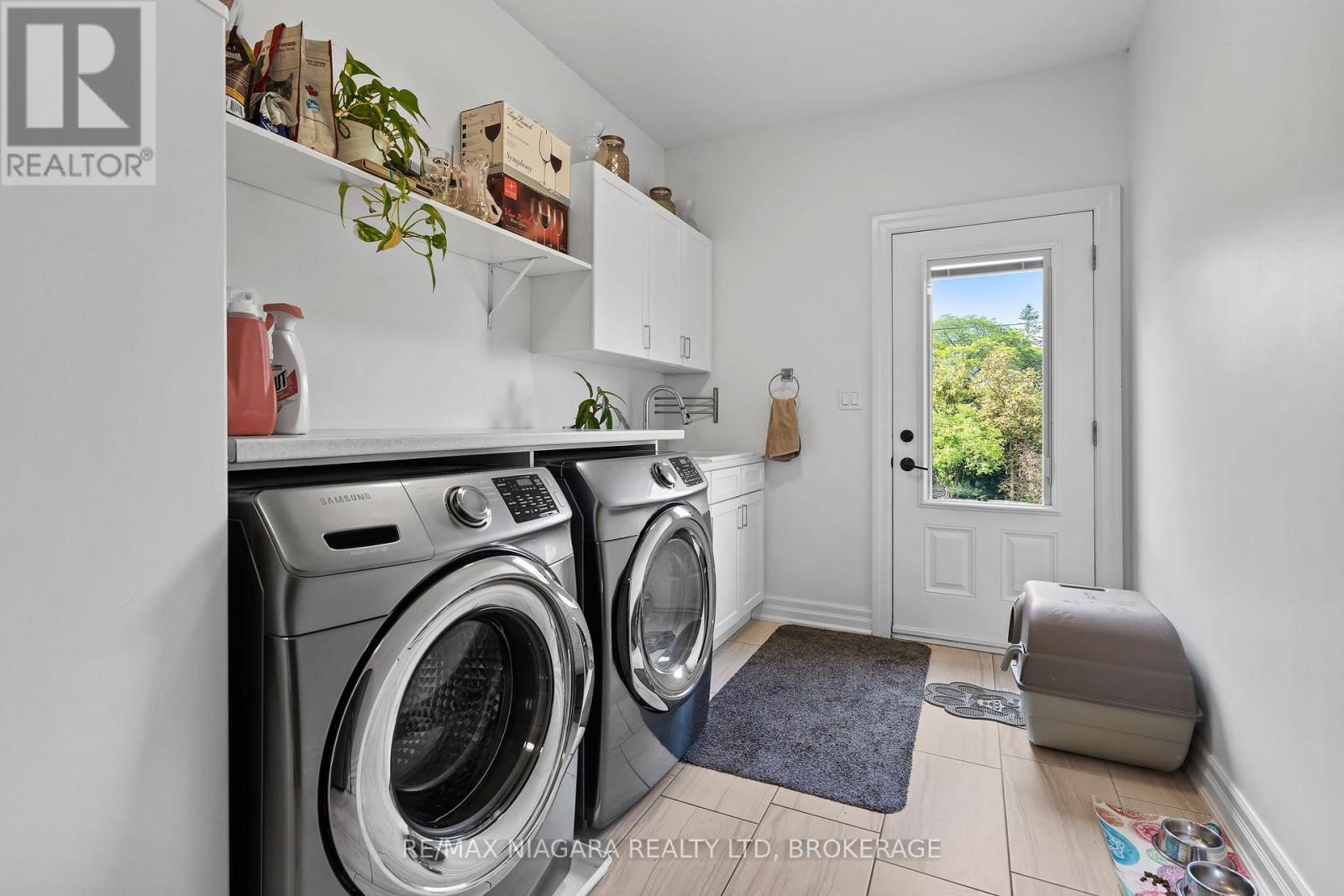 7 Parklane Crescent, St. Catharines (Glendale/Glenridge), ON - Indoor Photo Showing Laundry Room