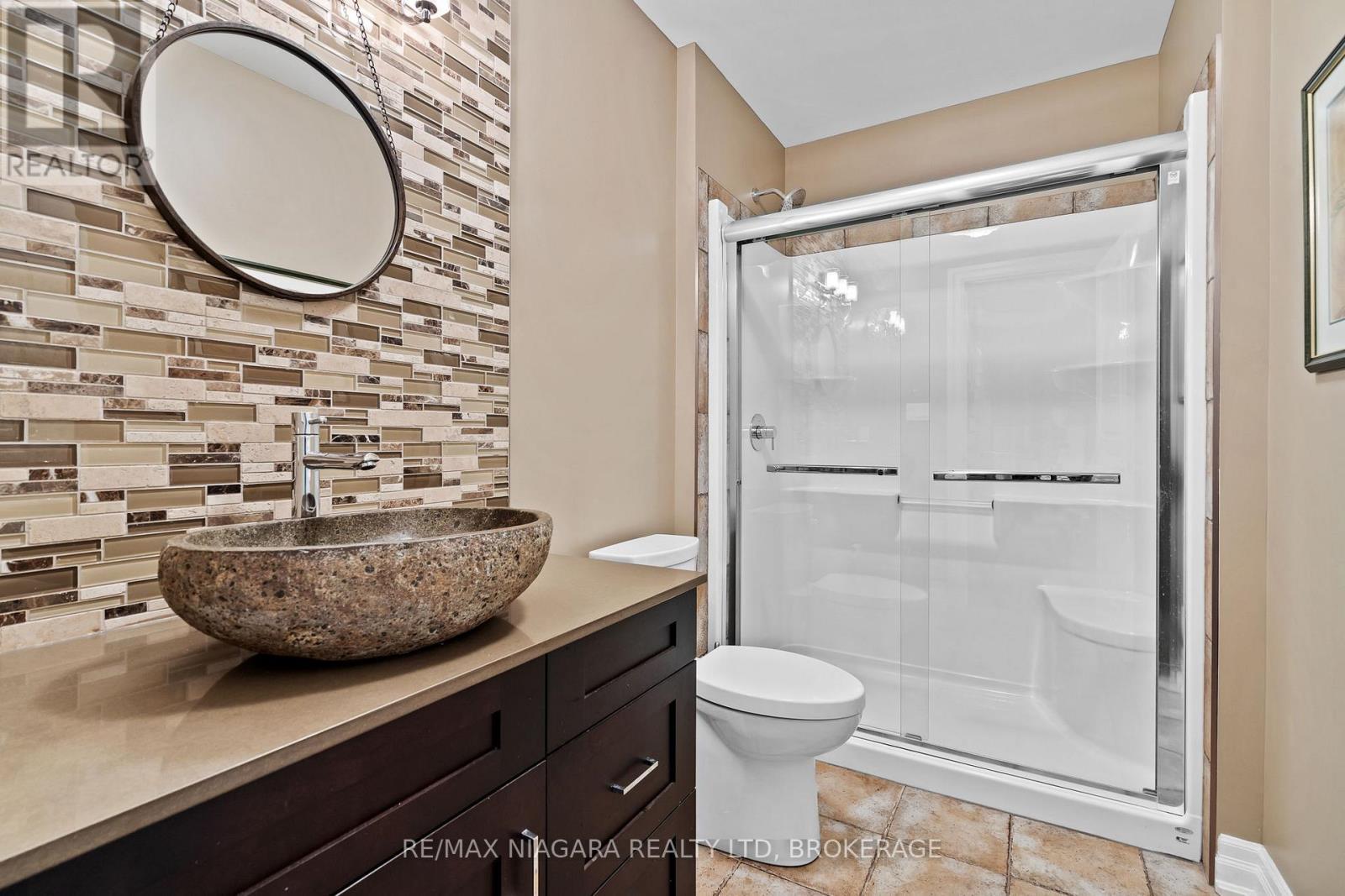 7 Parklane Crescent, St. Catharines (Glendale/Glenridge), ON - Indoor Photo Showing Bathroom