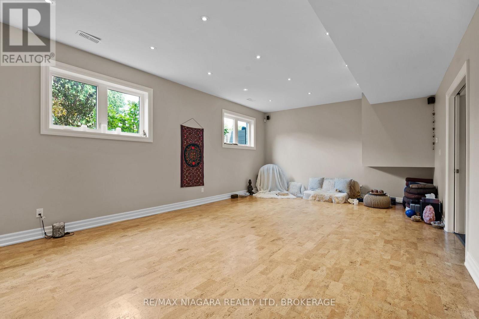 7 Parklane Crescent, St. Catharines (Glendale/Glenridge), ON - Indoor Photo Showing Other Room