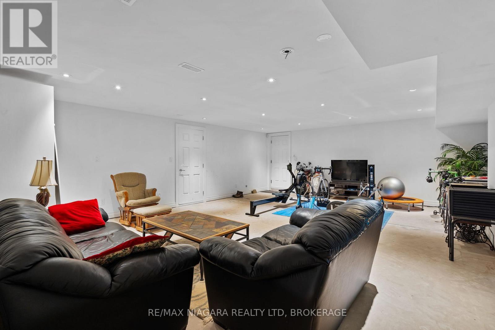 7 Parklane Crescent, St. Catharines (Glendale/Glenridge), ON - Indoor