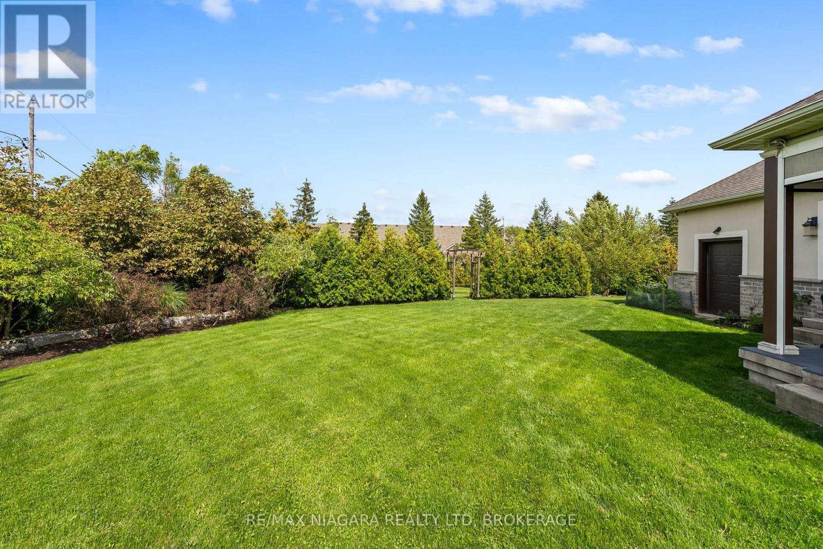 7 Parklane Crescent, St. Catharines (Glendale/Glenridge), ON - Outdoor