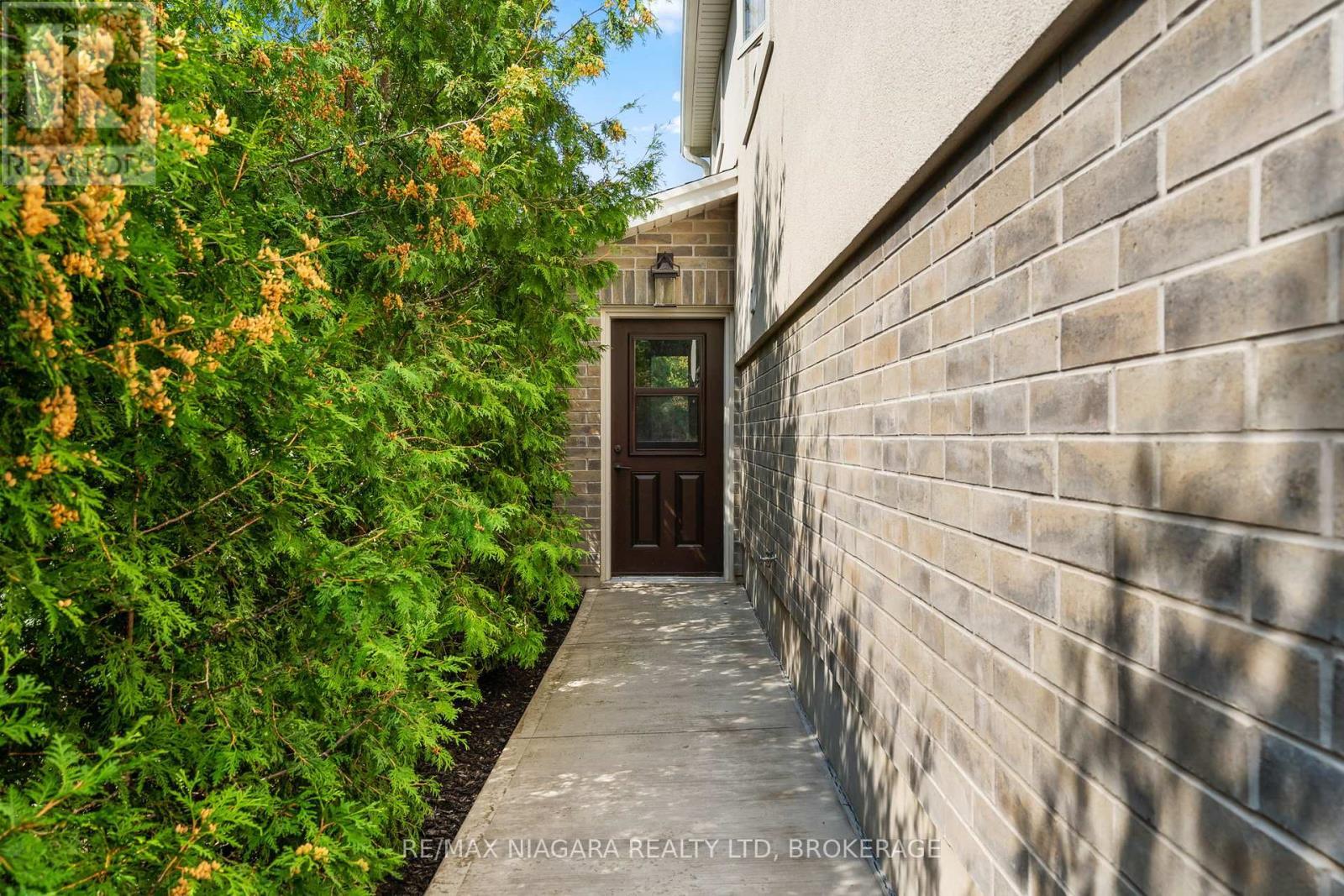 7 Parklane Crescent, St. Catharines (Glendale/Glenridge), ON - Outdoor