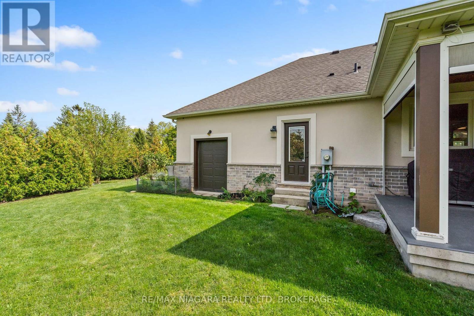 7 Parklane Crescent, St. Catharines (Glendale/Glenridge), ON - Outdoor
