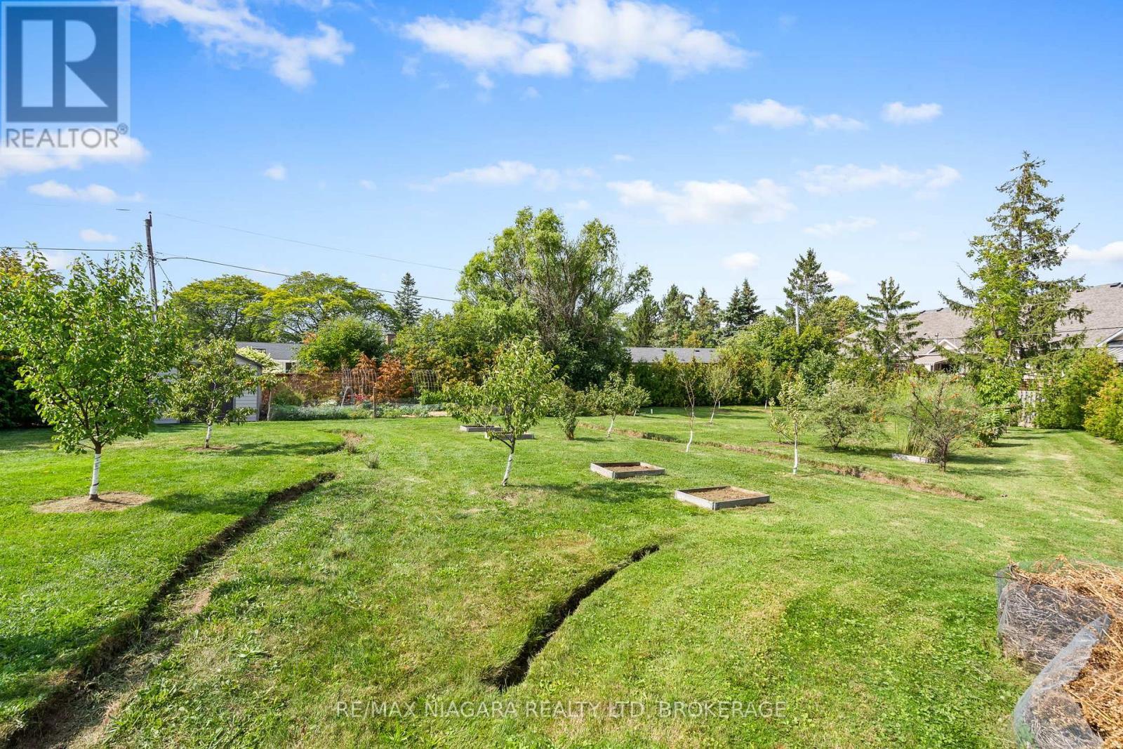 7 Parklane Crescent, St. Catharines (Glendale/Glenridge), ON - Outdoor