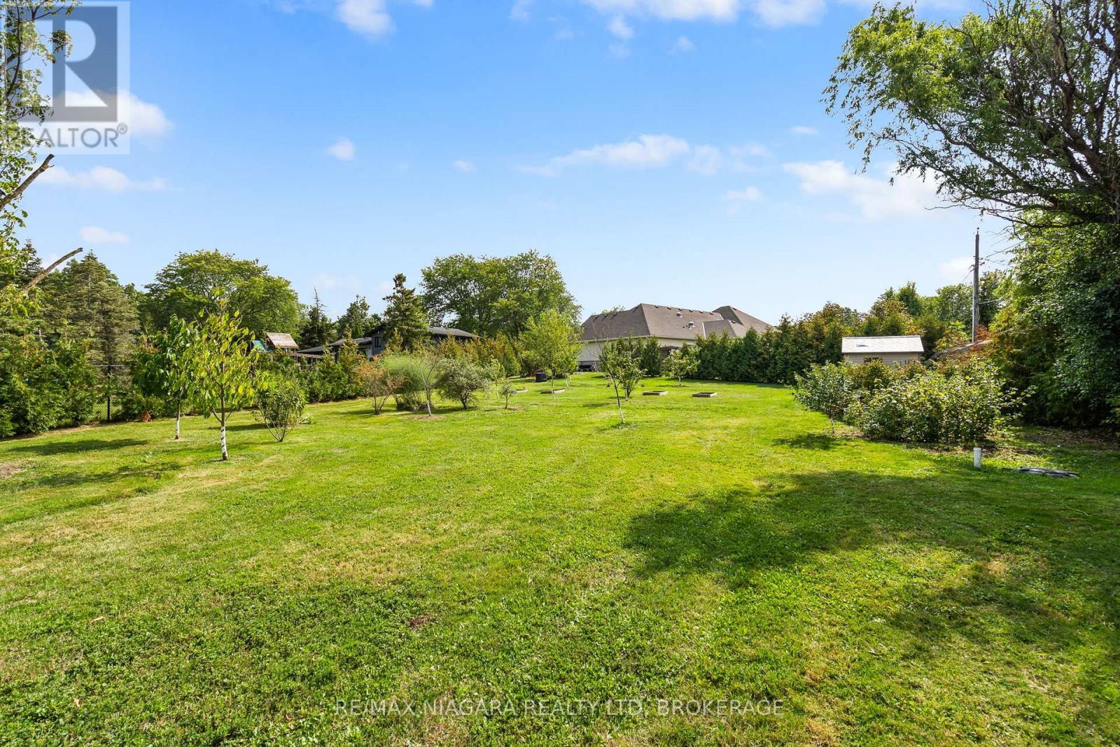 7 Parklane Crescent, St. Catharines (Glendale/Glenridge), ON - Outdoor