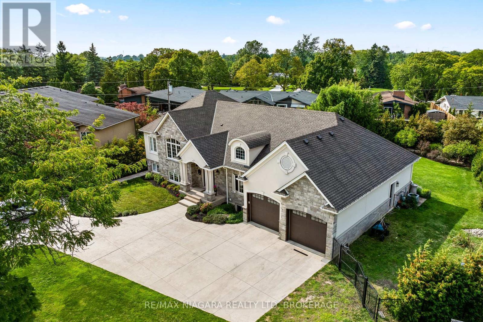 7 Parklane Crescent, St. Catharines (Glendale/Glenridge), ON - Outdoor