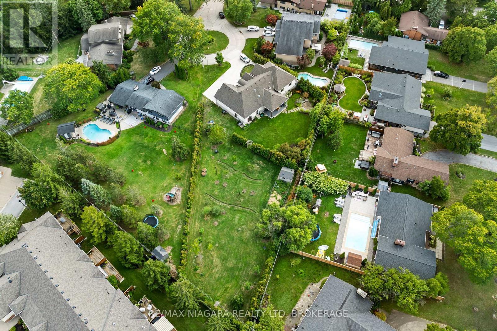 7 Parklane Crescent, St. Catharines (Glendale/Glenridge), ON - Outdoor With View