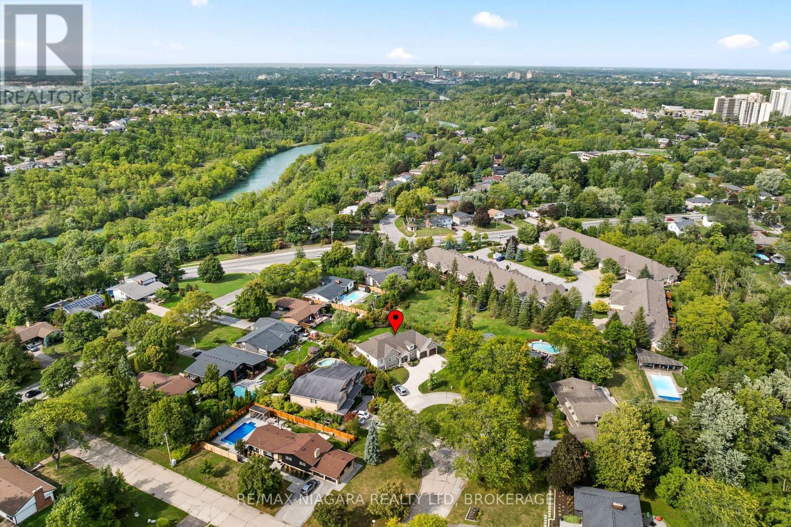 7 Parklane Crescent, St. Catharines (Glendale/Glenridge), ON - Outdoor With View