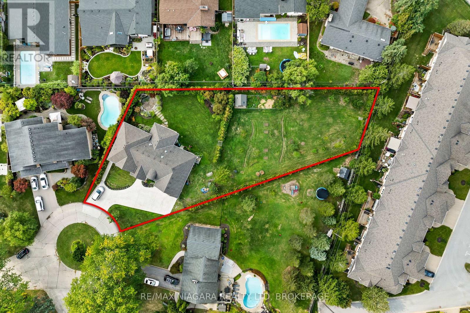 7 Parklane Crescent, St. Catharines (Glendale/Glenridge), ON - Outdoor With View