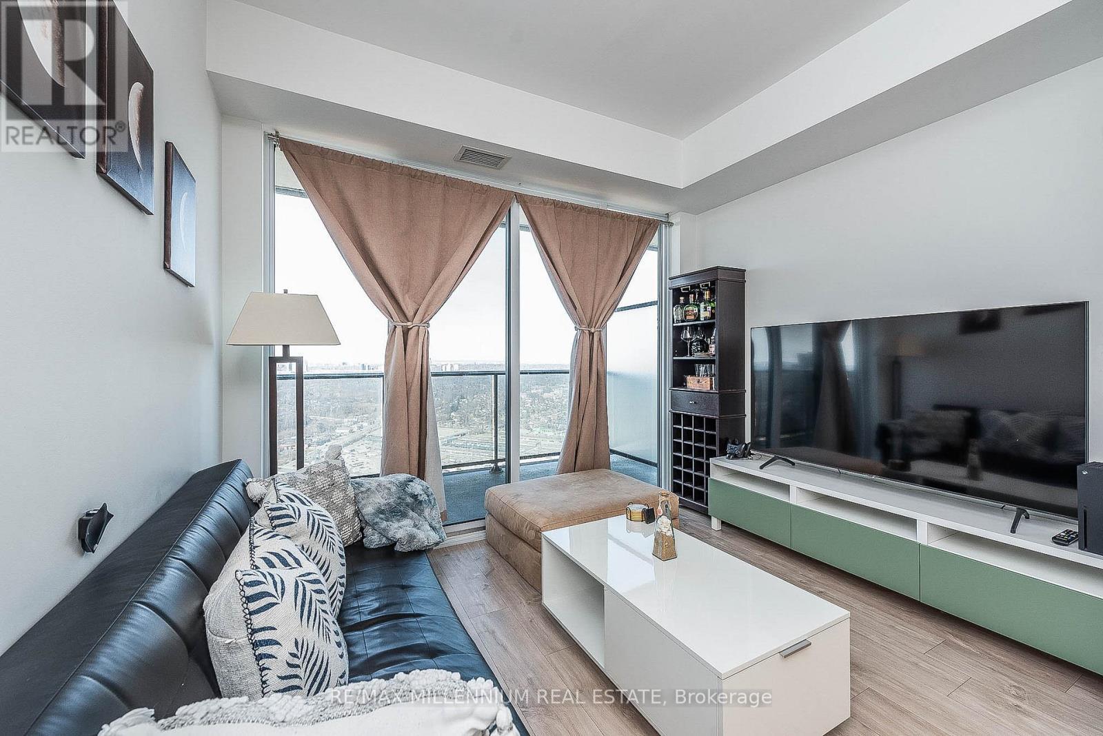 4801 - 70 Annie Craig Drive, Toronto, ON - Indoor Photo Showing Living Room