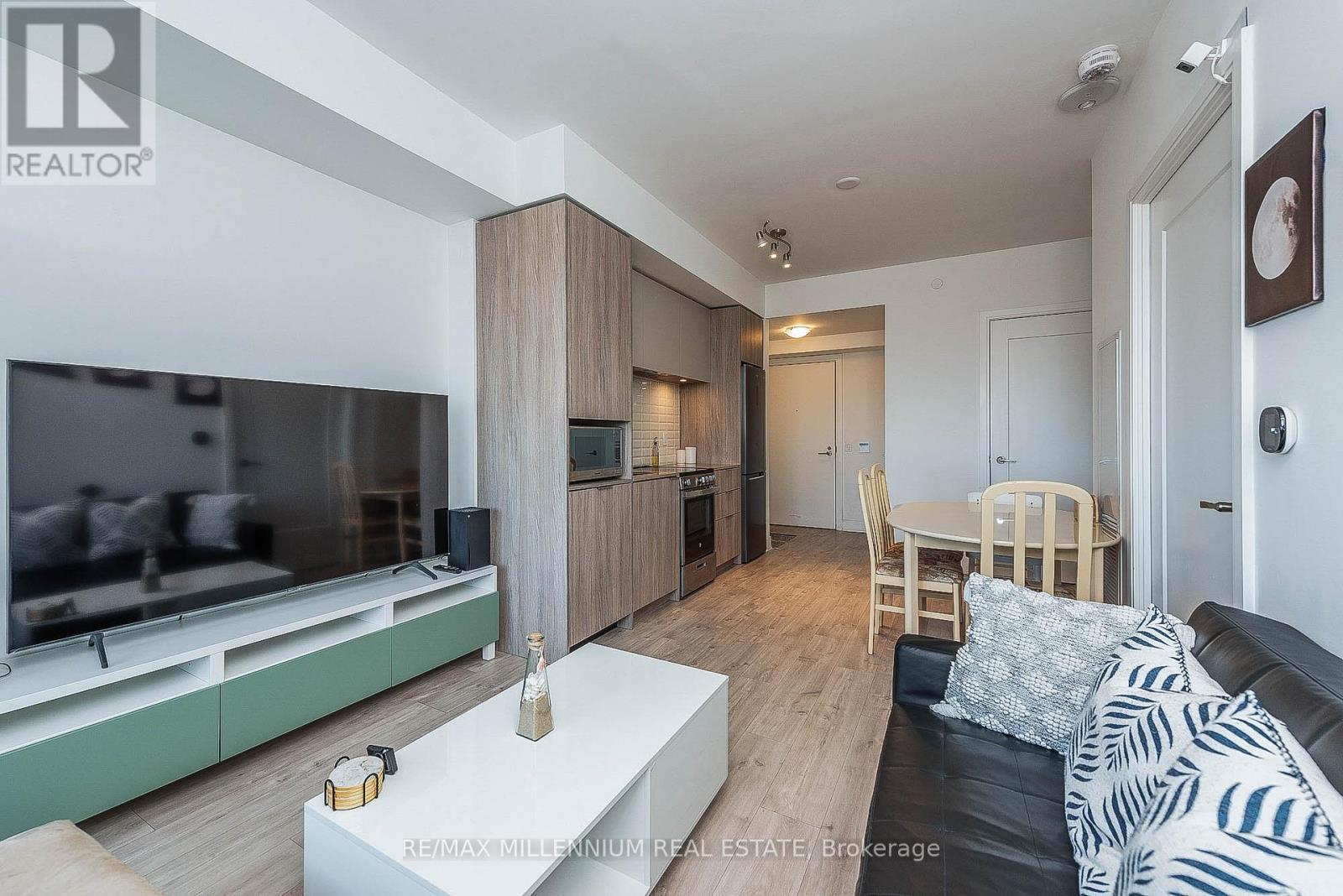 4801 - 70 Annie Craig Drive, Toronto, ON - Indoor Photo Showing Living Room