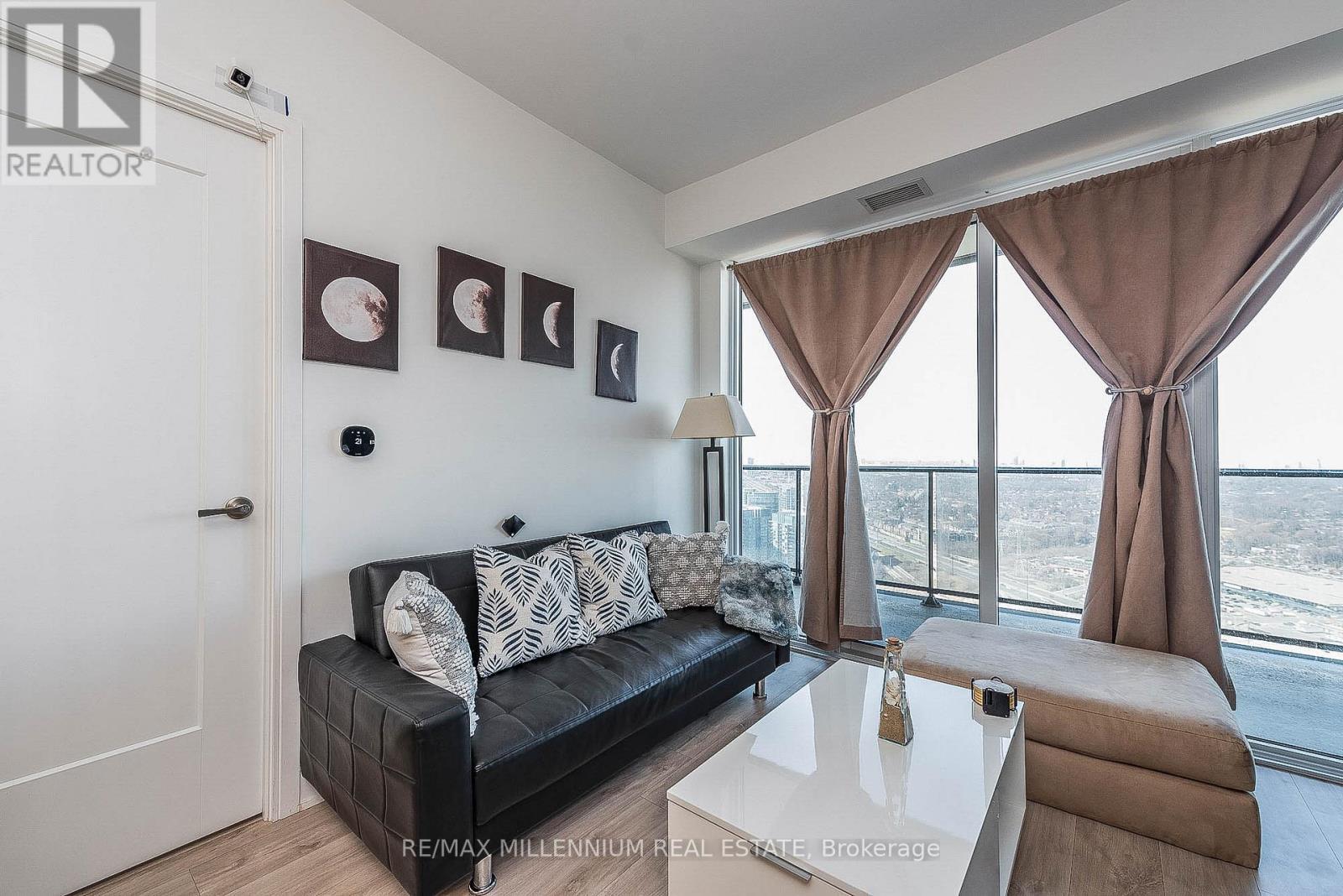 4801 - 70 Annie Craig Drive, Toronto, ON - Indoor Photo Showing Living Room