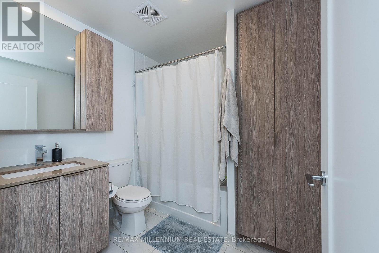 4801 - 70 Annie Craig Drive, Toronto, ON - Indoor Photo Showing Bathroom