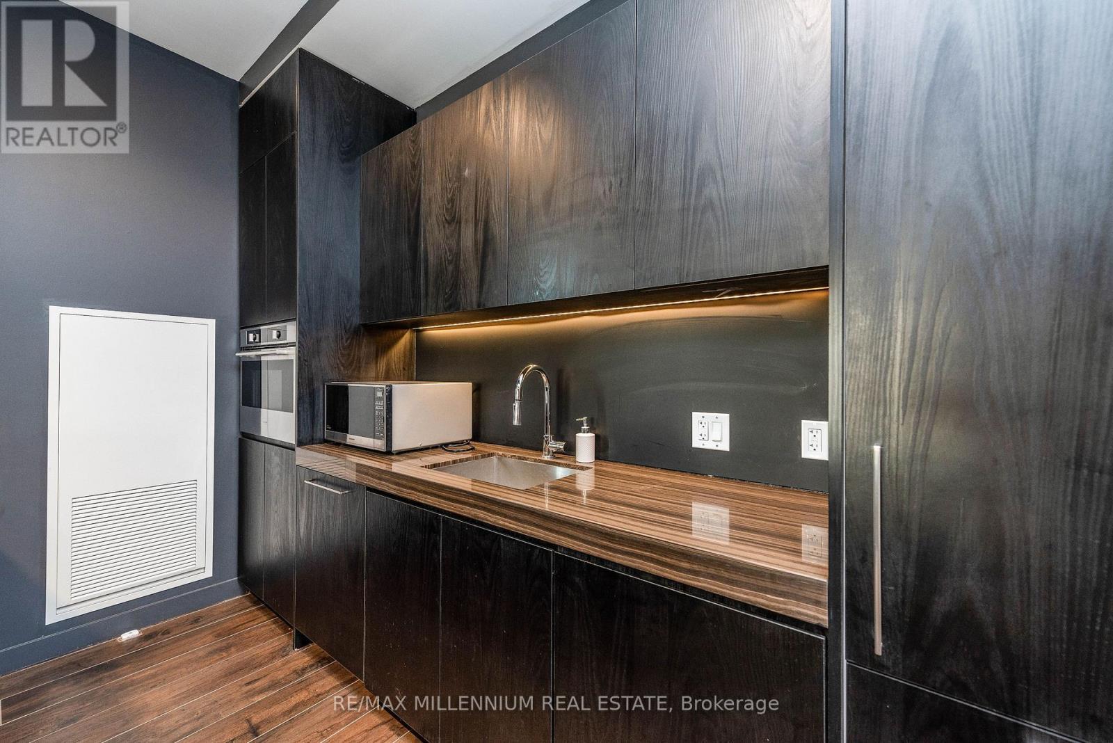 4801 - 70 Annie Craig Drive, Toronto, ON - Indoor Photo Showing Kitchen
