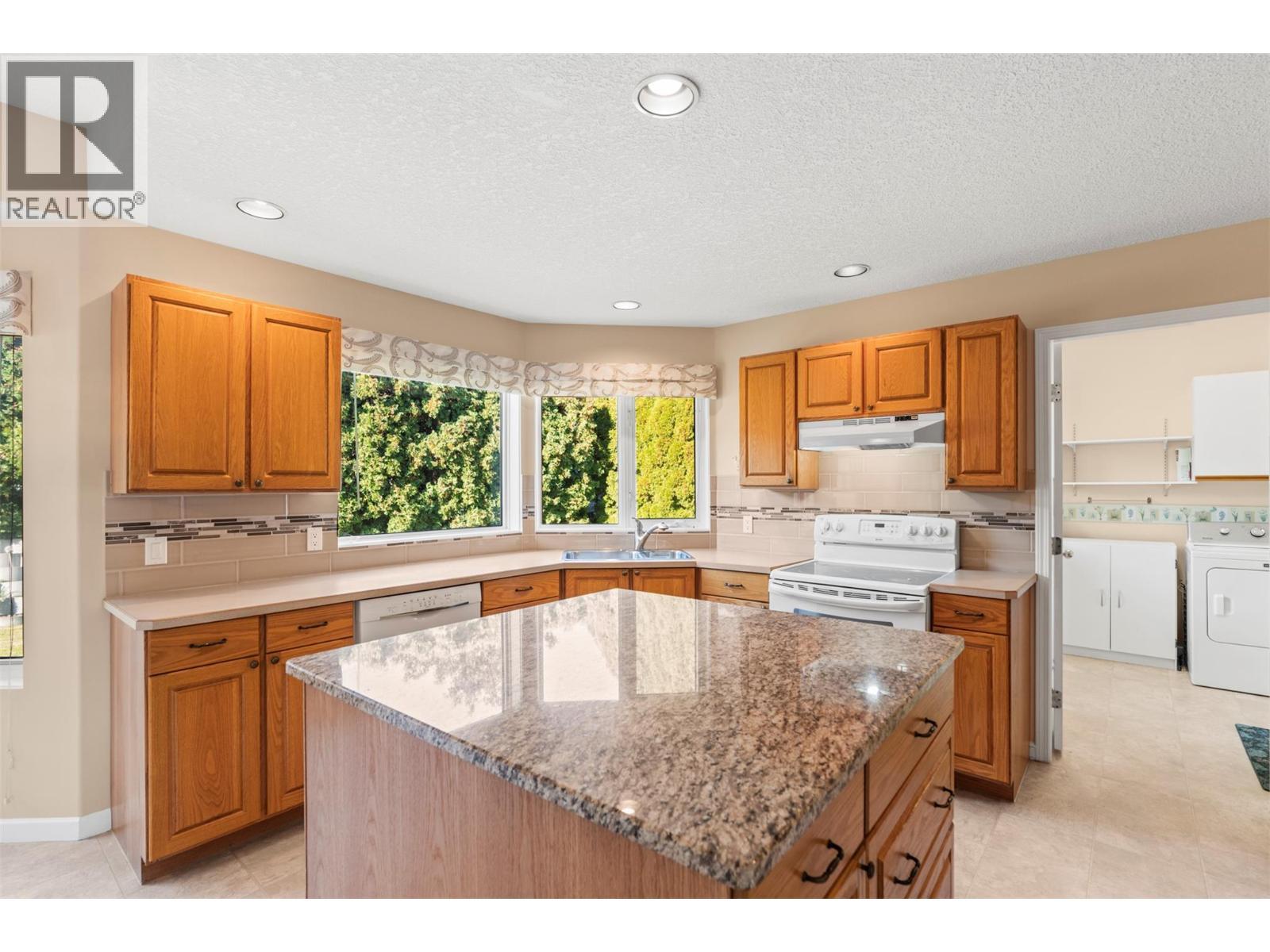 240 Country Estate Drive, Vernon, BC - Indoor Photo Showing Kitchen