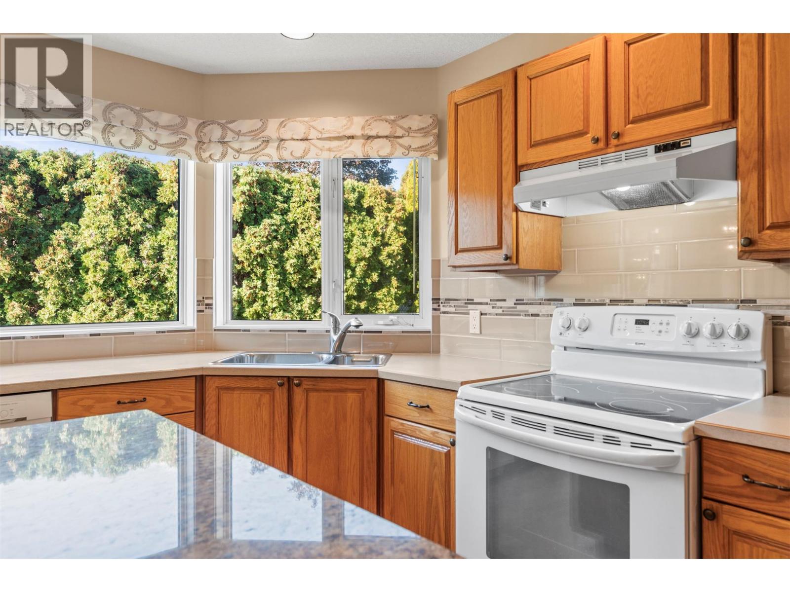240 Country Estate Drive, Vernon, BC - Indoor Photo Showing Kitchen With Double Sink