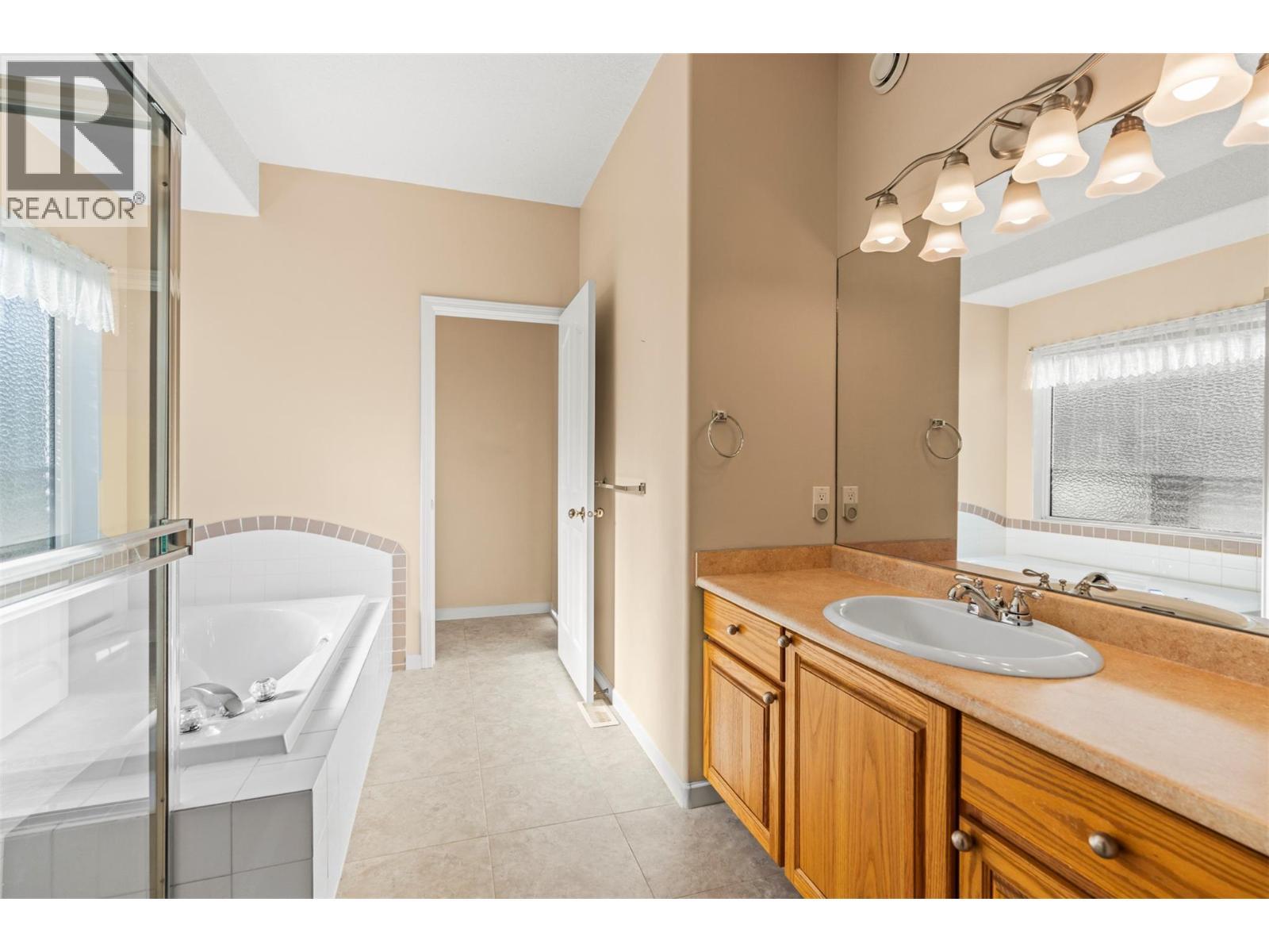 240 Country Estate Drive, Vernon, BC - Indoor Photo Showing Bathroom