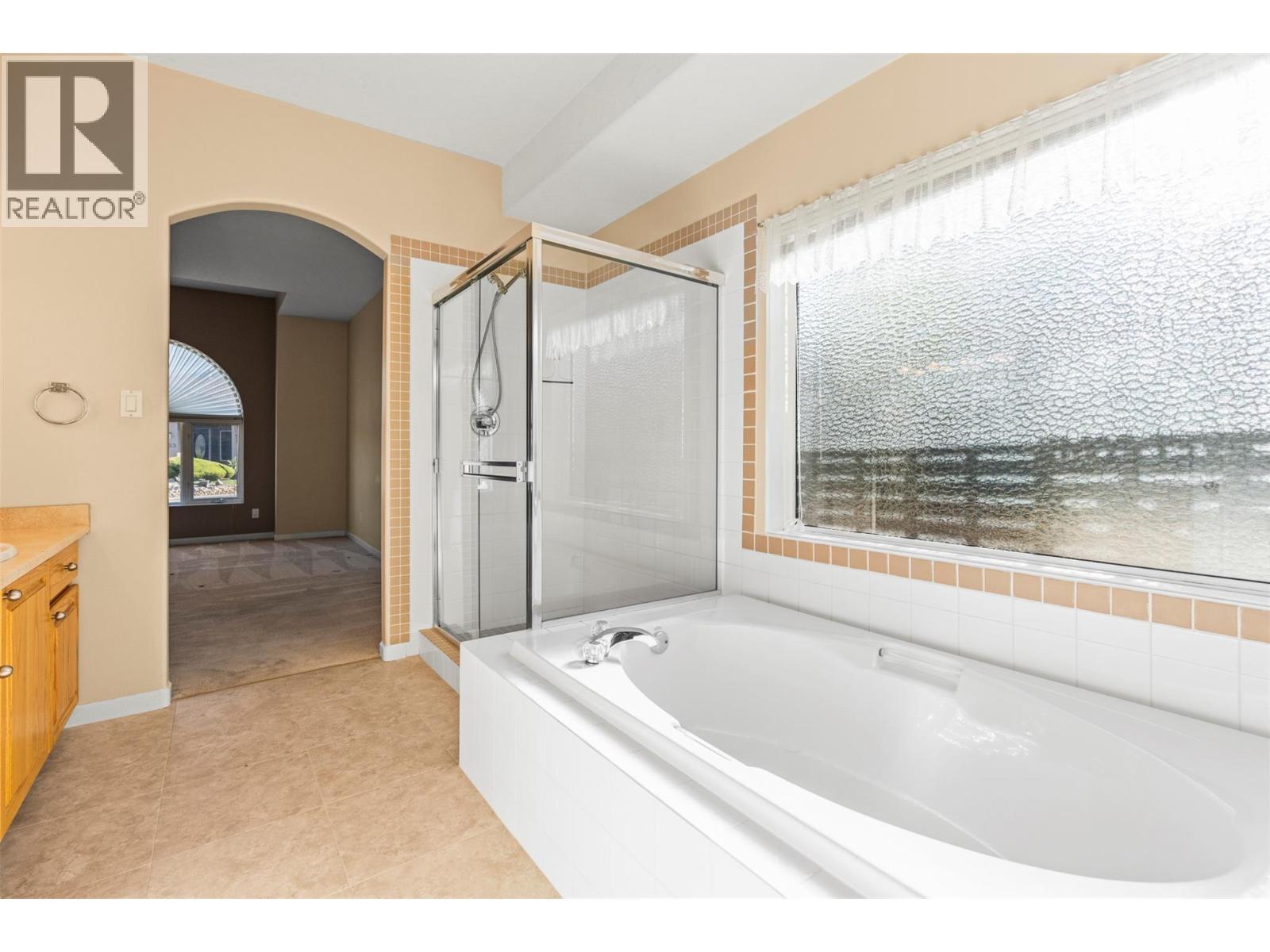 240 Country Estate Drive, Vernon, BC - Indoor Photo Showing Bathroom