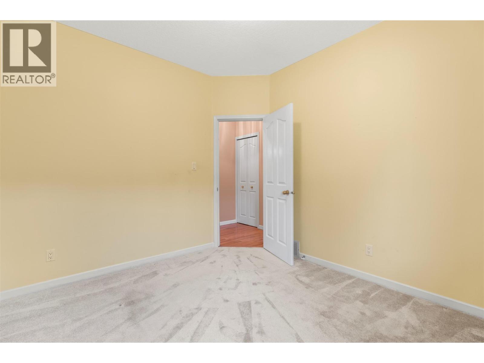 240 Country Estate Drive, Vernon, BC - Indoor Photo Showing Other Room