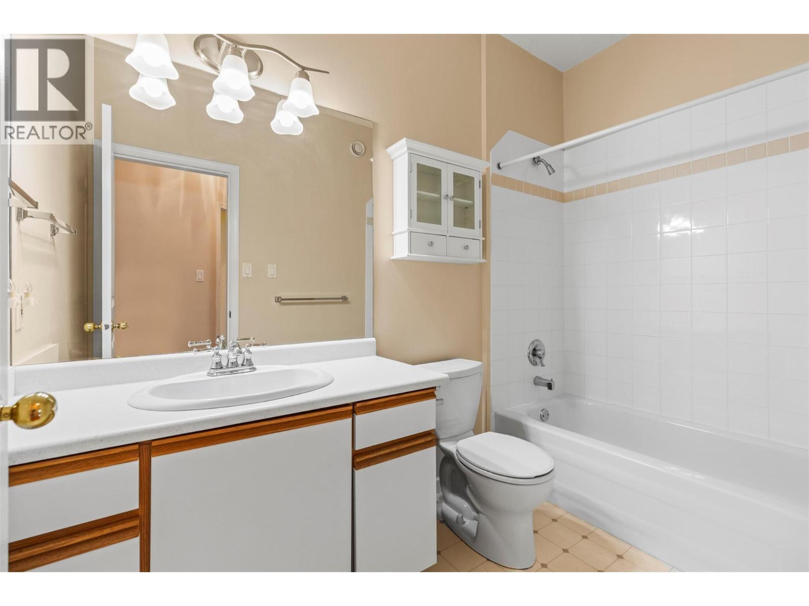 240 Country Estate Drive, Vernon, BC - Indoor Photo Showing Bathroom