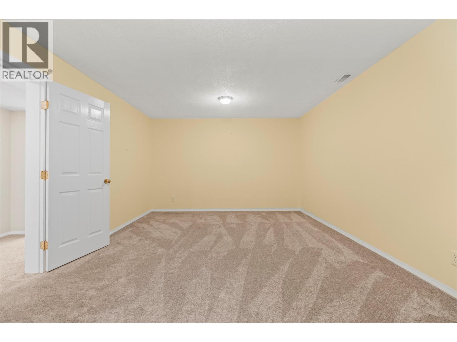 240 Country Estate Drive, Vernon, BC - Indoor Photo Showing Other Room