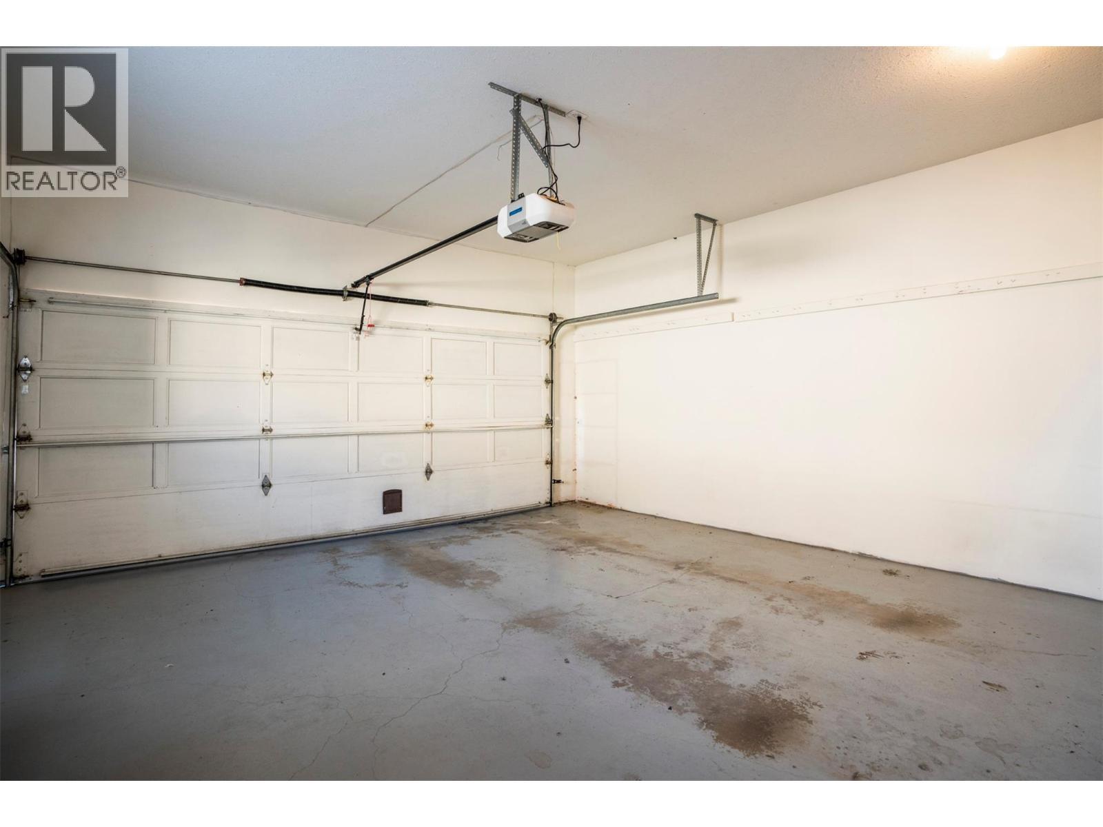 240 Country Estate Drive, Vernon, BC - Indoor Photo Showing Garage