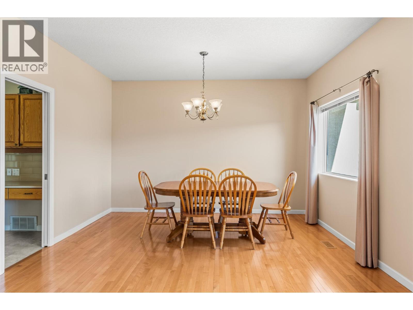 240 Country Estate Drive, Vernon, BC - Indoor Photo Showing Dining Room