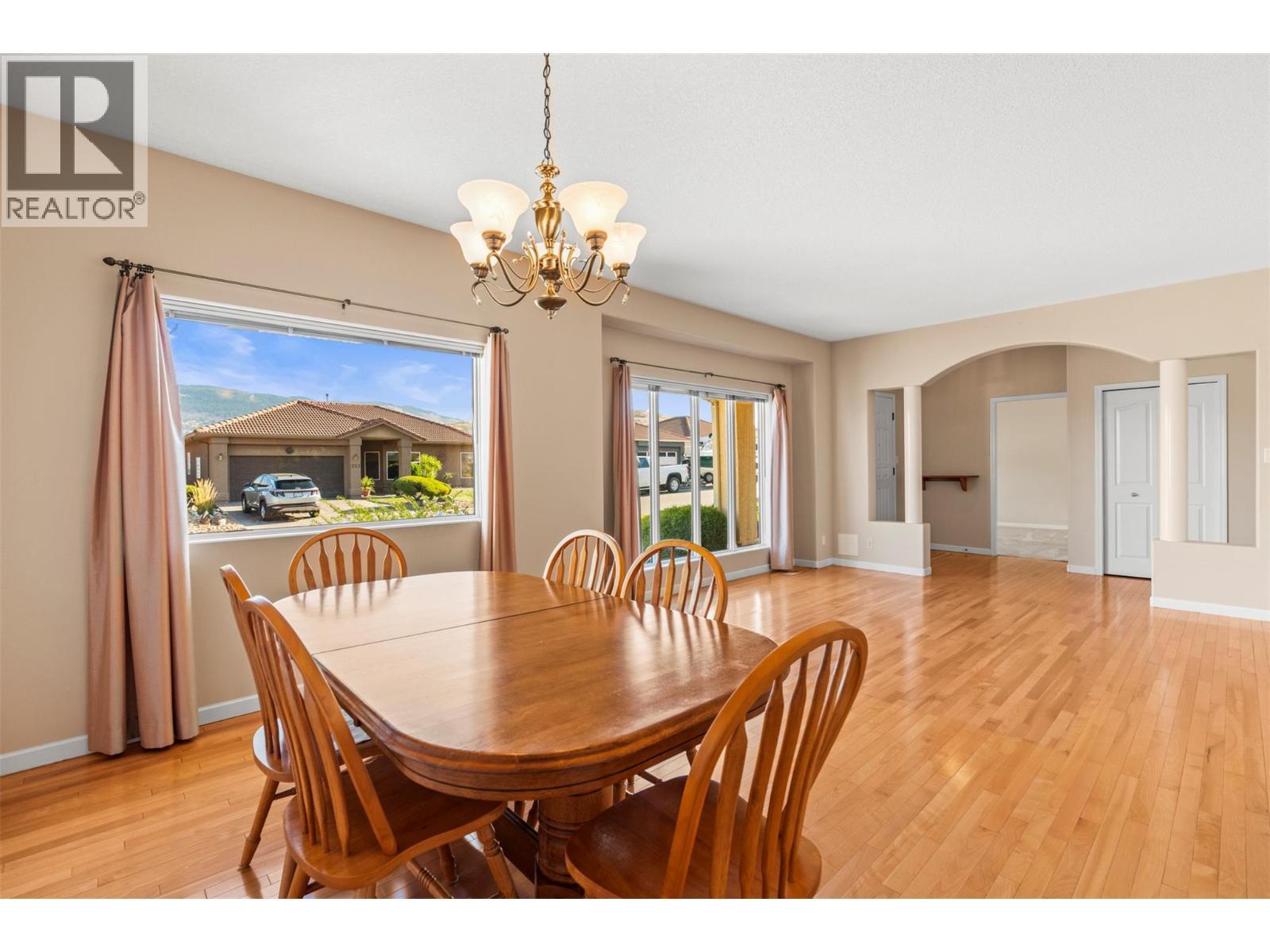 240 Country Estate Drive, Vernon, BC - Indoor Photo Showing Dining Room