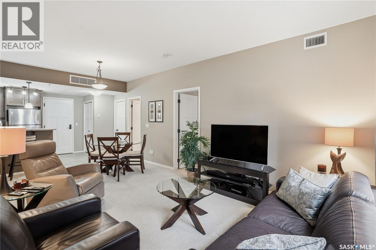201 1220 Blackfoot Drive, Regina, SK - Indoor Photo Showing Living Room