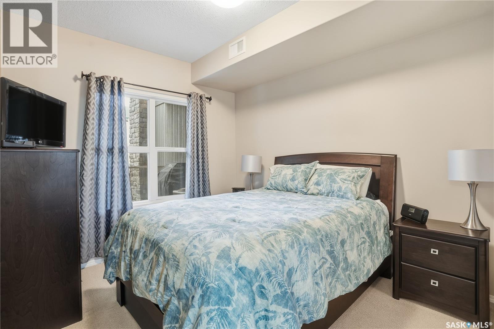 201 1220 Blackfoot Drive, Regina, SK - Indoor Photo Showing Bedroom