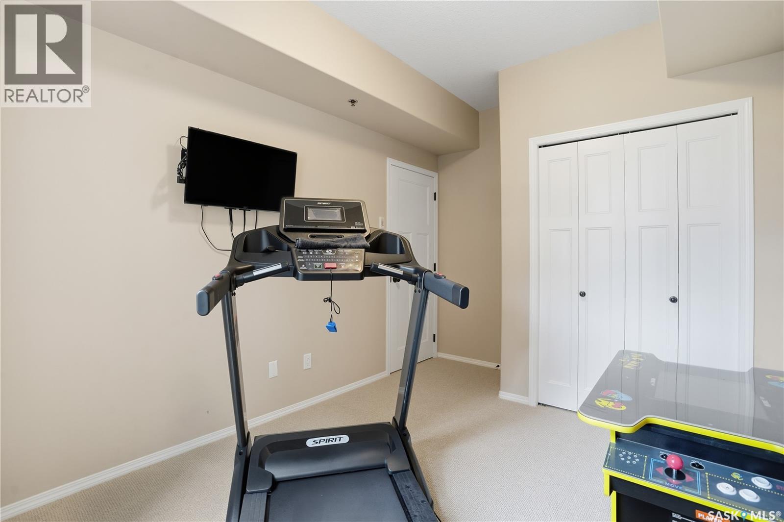 201 1220 Blackfoot Drive, Regina, SK - Indoor Photo Showing Gym Room