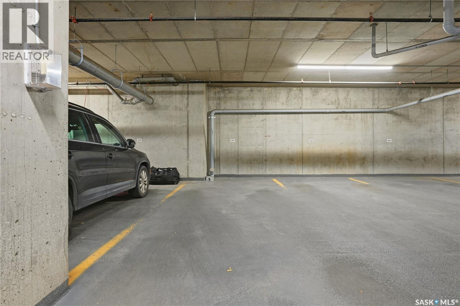 201 1220 Blackfoot Drive, Regina, SK - Indoor Photo Showing Garage