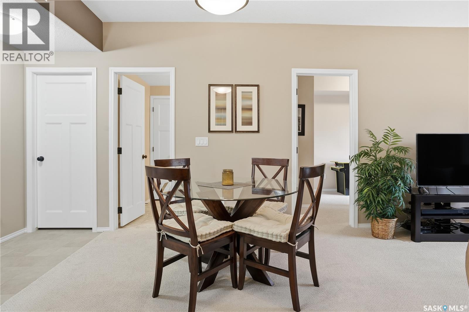 201 1220 Blackfoot Drive, Regina, SK - Indoor Photo Showing Dining Room