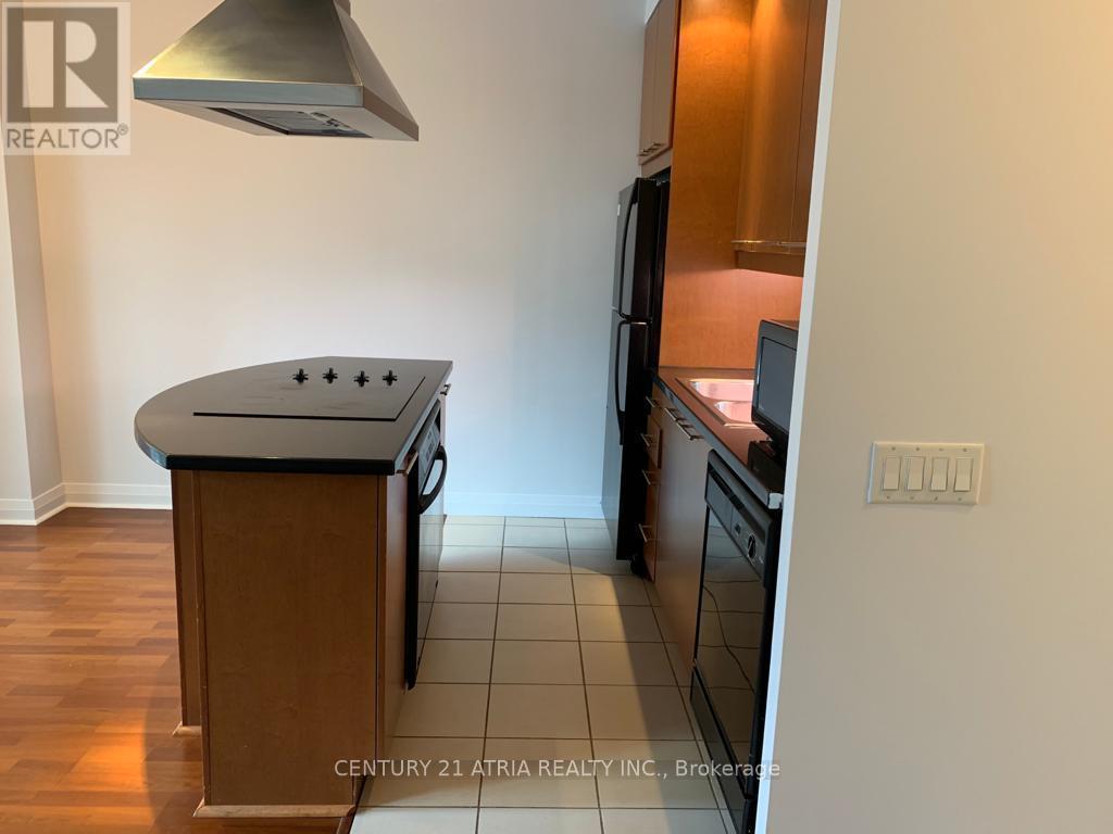 709 - 1121 Bay Street, Toronto, ON - Indoor Photo Showing Kitchen