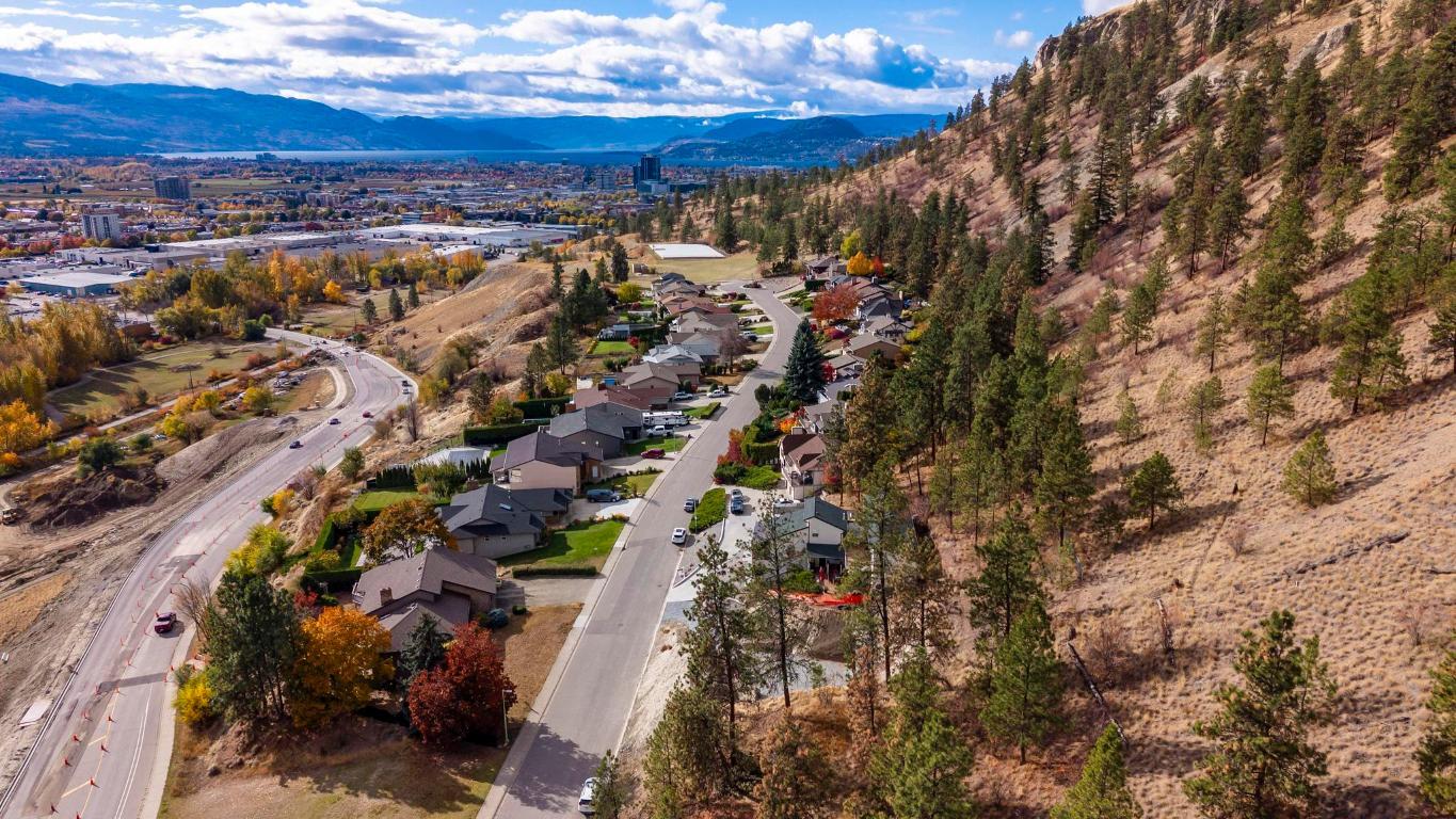 2272 Omineca Place, Kelowna, BC - Outdoor With View