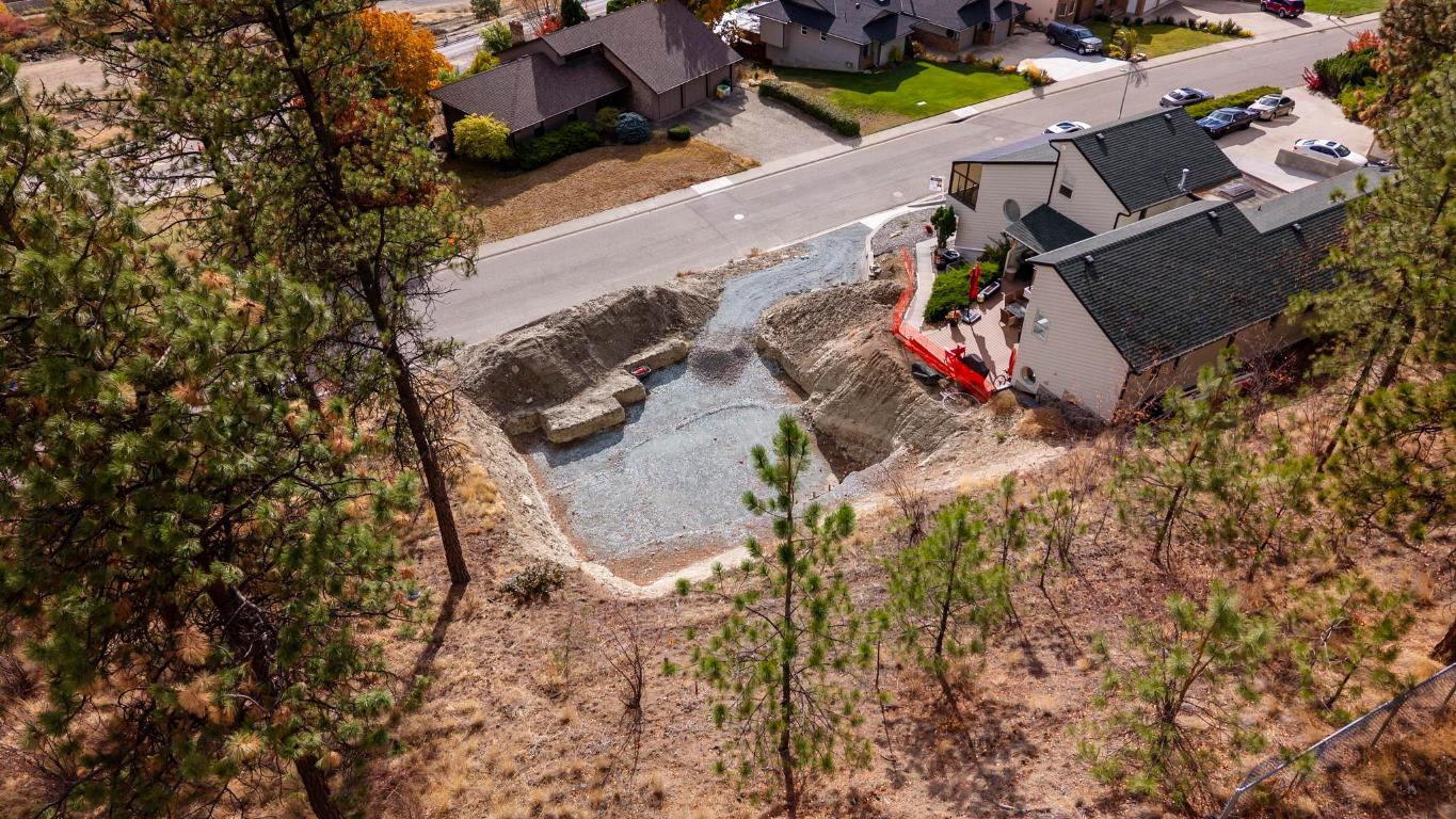 2272 Omineca Place, Kelowna, BC - Outdoor With View