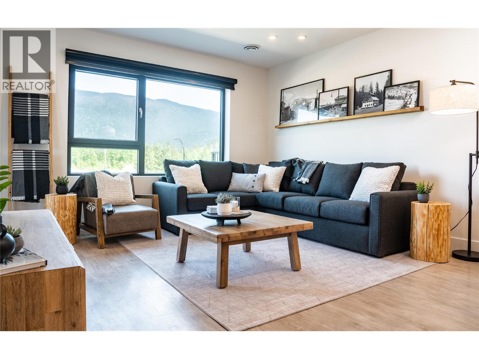 1701 Coursier Avenue Unit# 2206, Revelstoke, BC - Indoor Photo Showing Living Room