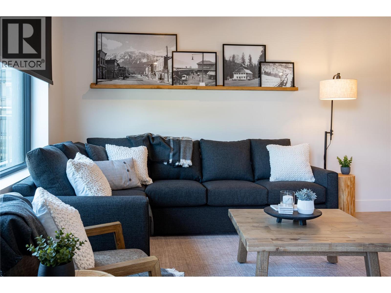 1701 Coursier Avenue Unit# 2206, Revelstoke, BC - Indoor Photo Showing Living Room