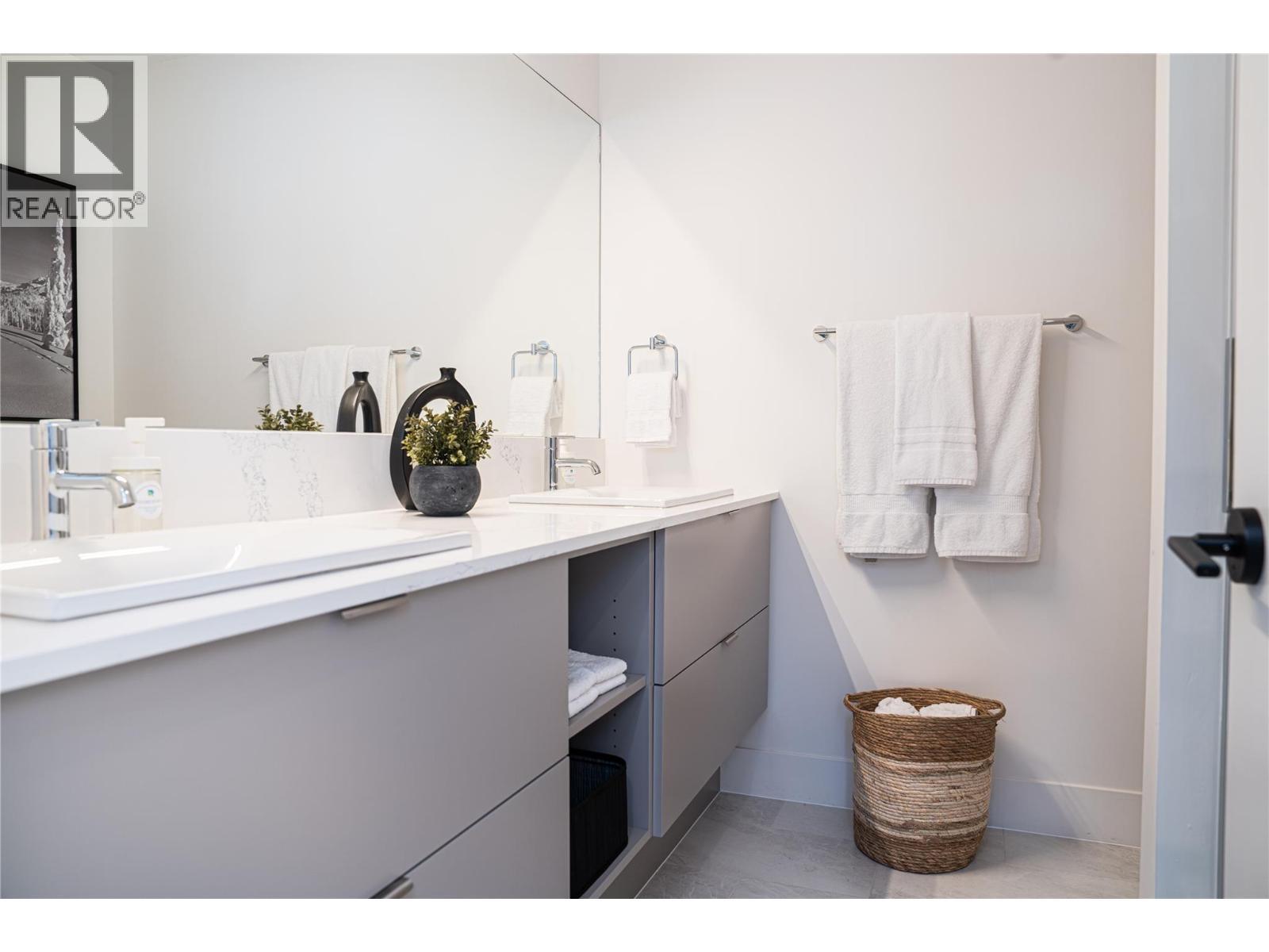 1701 Coursier Avenue Unit# 2206, Revelstoke, BC - Indoor Photo Showing Bathroom